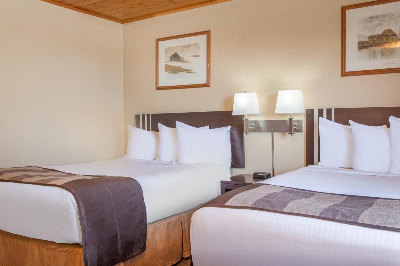 Econo Lodge Inn & Suites Медисин Хет Екстериор снимка