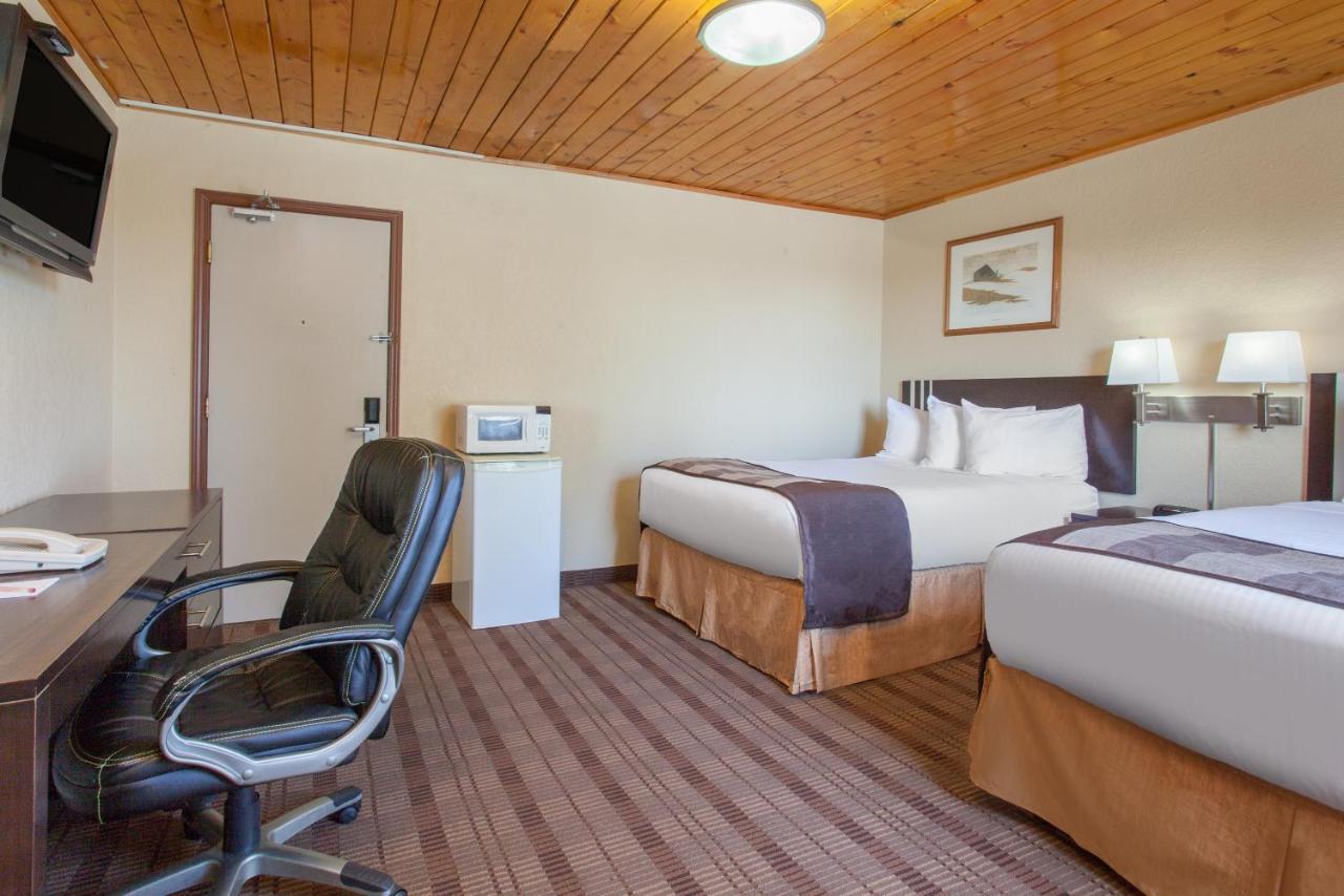 Econo Lodge Inn & Suites Медисин Хет Екстериор снимка