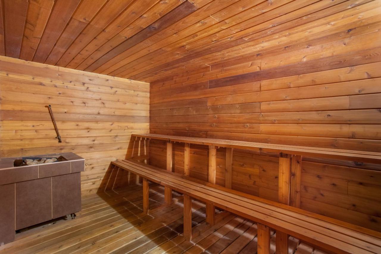 Econo Lodge Inn & Suites Медисин Хет Екстериор снимка