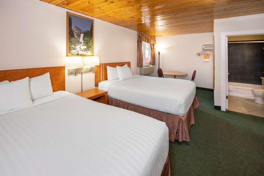Econo Lodge Inn & Suites Медисин Хет Стая снимка