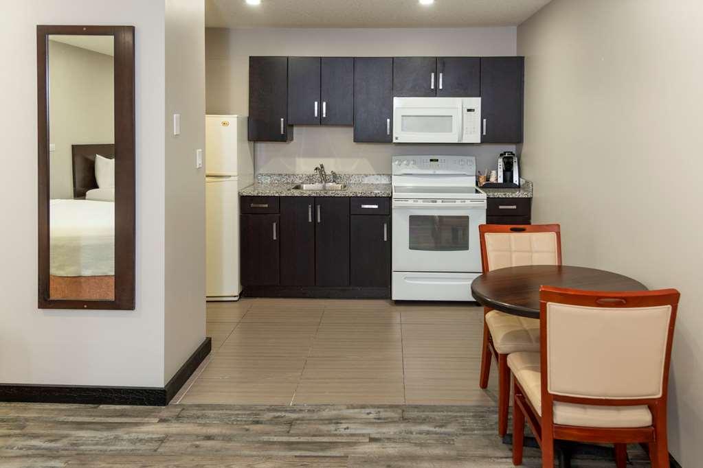 Econo Lodge Inn & Suites Медисин Хет Стая снимка
