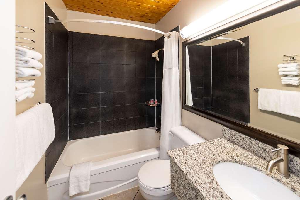 Econo Lodge Inn & Suites Медисин Хет Екстериор снимка