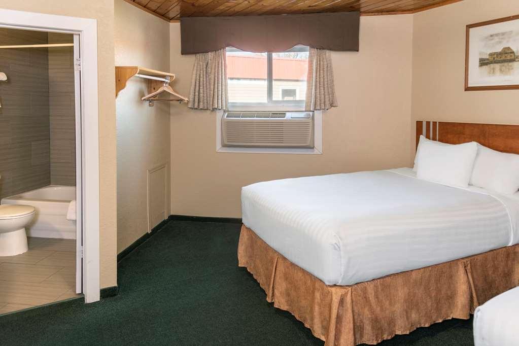Econo Lodge Inn & Suites Медисин Хет Стая снимка