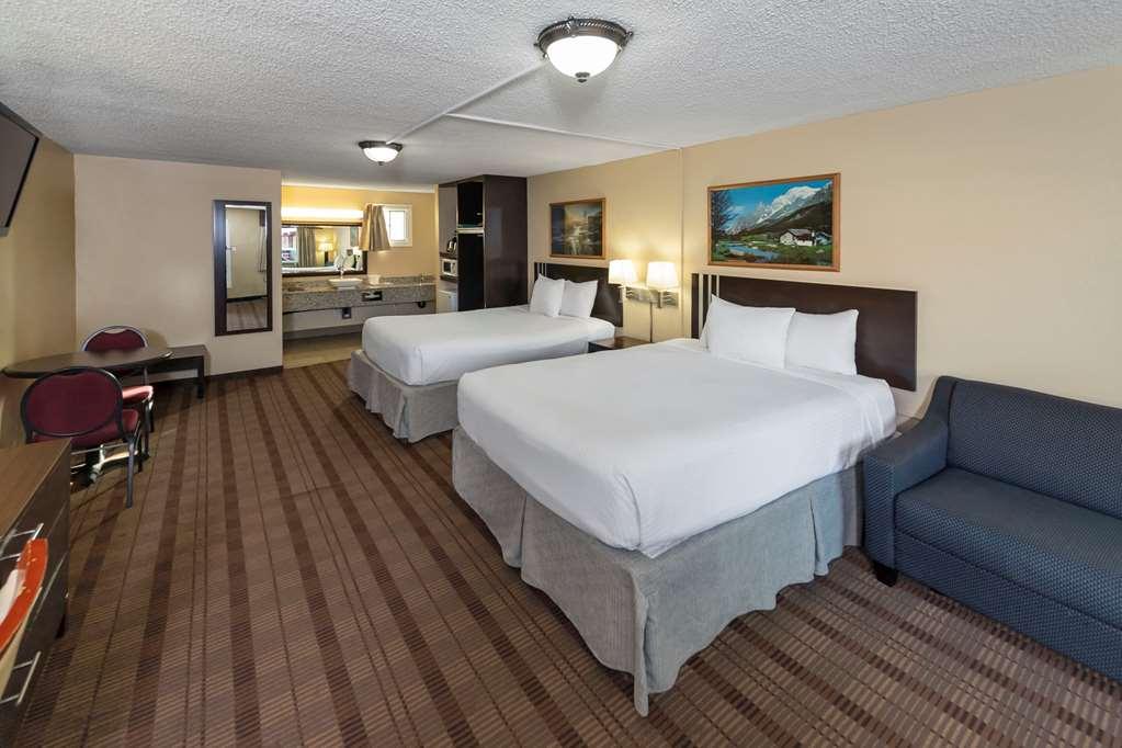 Econo Lodge Inn & Suites Медисин Хет Стая снимка