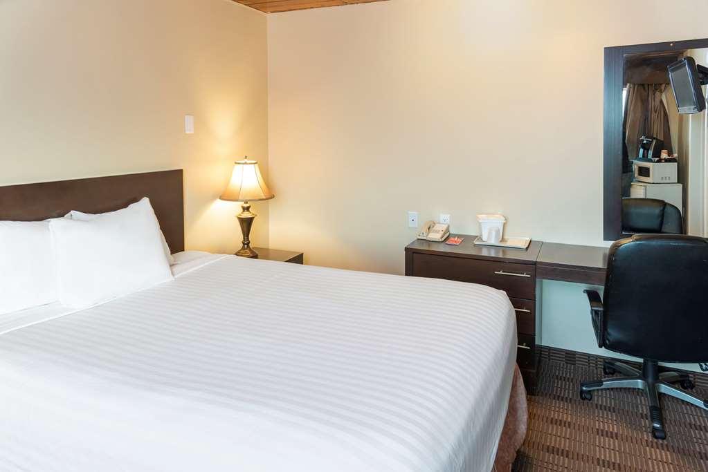 Econo Lodge Inn & Suites Медисин Хет Стая снимка
