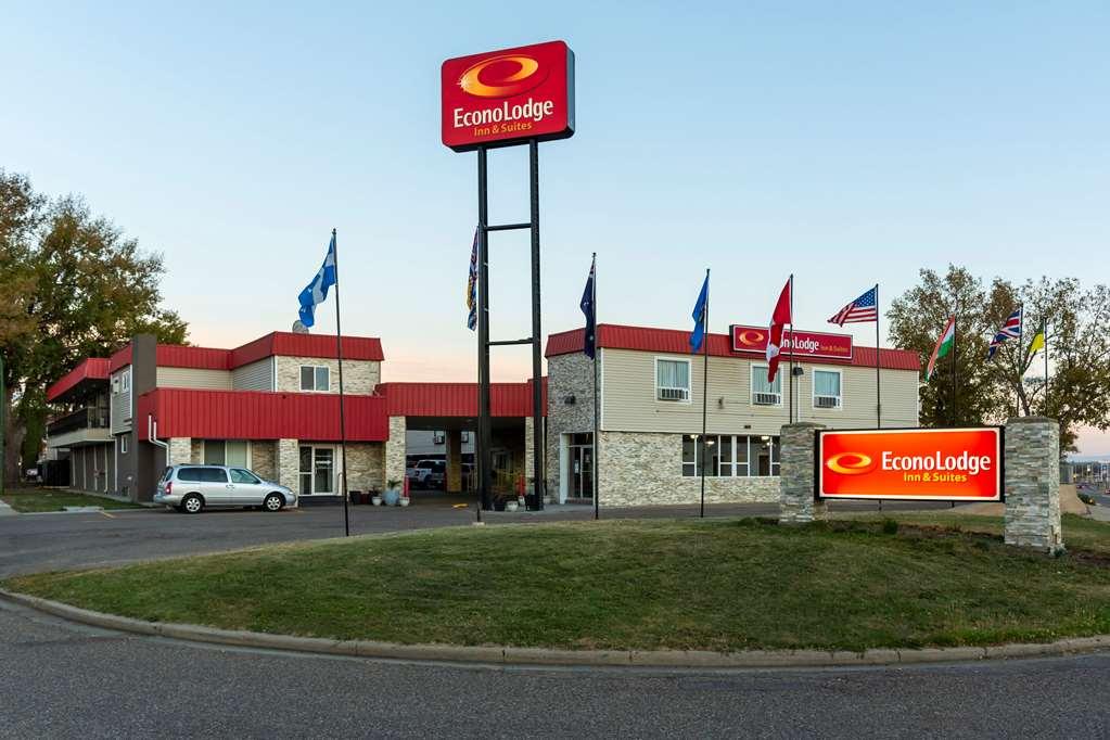Econo Lodge Inn & Suites Медисин Хет Екстериор снимка