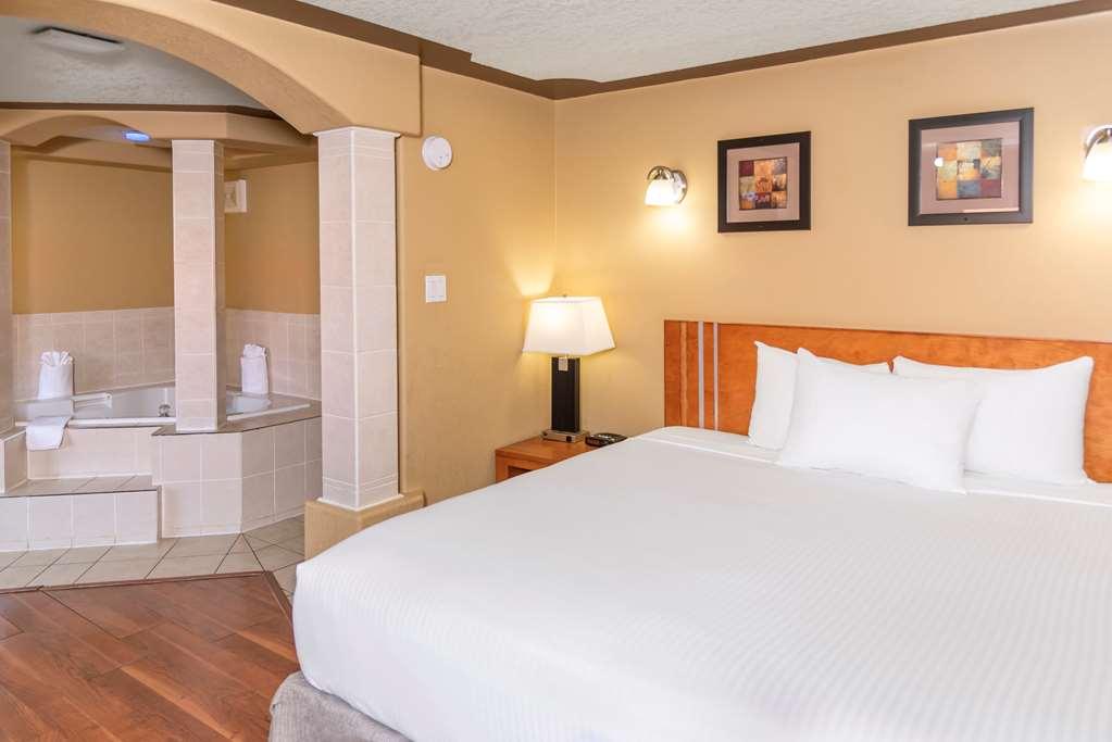 Econo Lodge Inn & Suites Медисин Хет Стая снимка