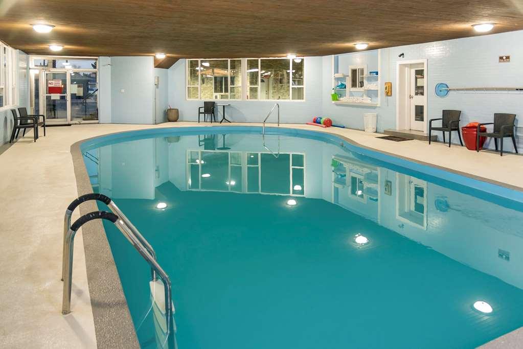 Econo Lodge Inn & Suites Медисин Хет Съоръжения снимка