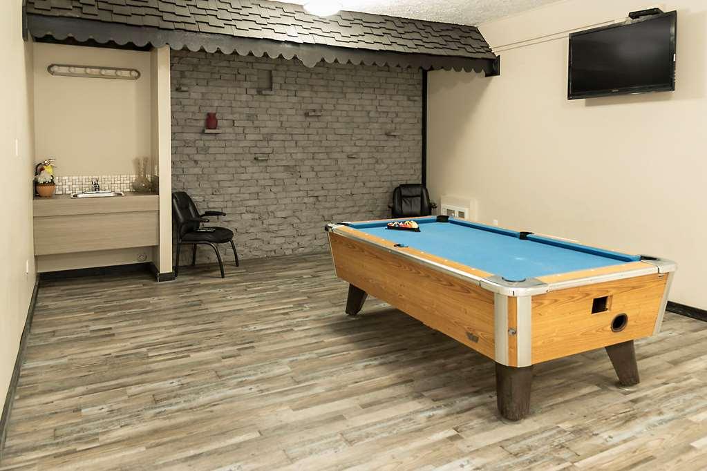 Econo Lodge Inn & Suites Медисин Хет Удобства снимка