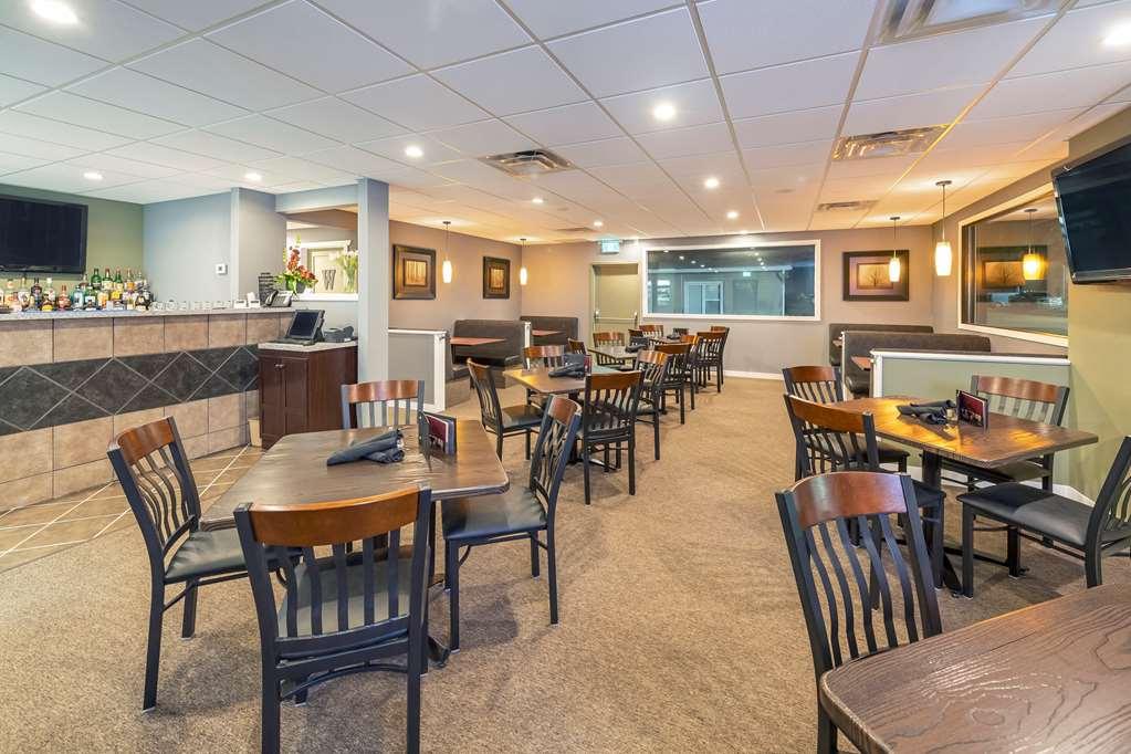 Econo Lodge Inn & Suites Медисин Хет Ресторант снимка
